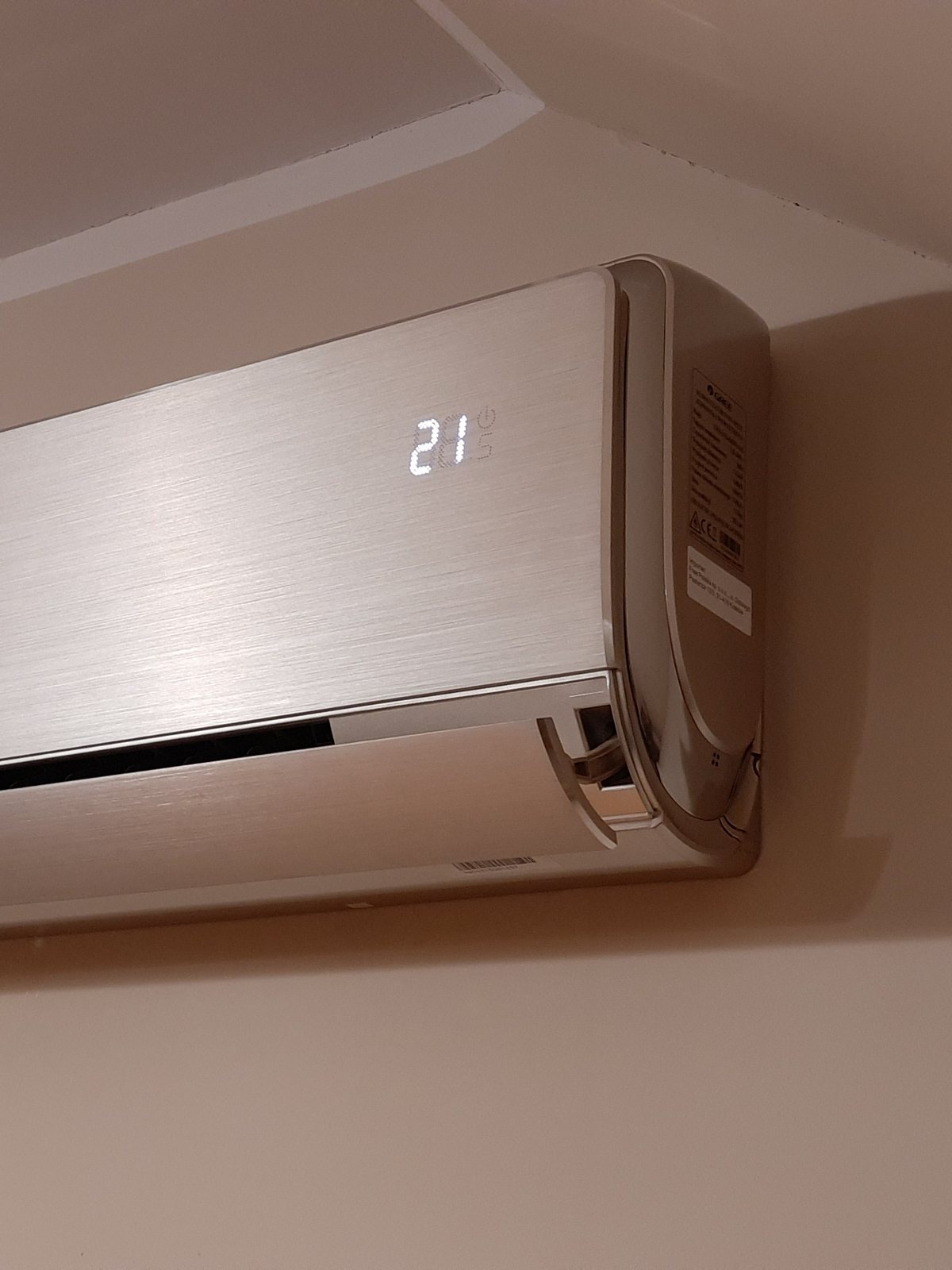 Designerska klimatyzacja w nowoczesnym wnętrzu